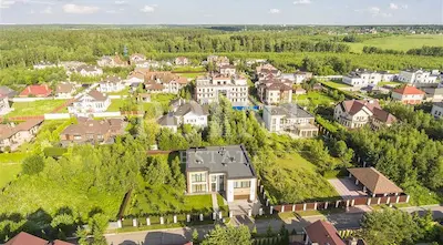 uborka-kottedzha-v-poselke-uspenskie-holmy-kliningovoy-kompaniey